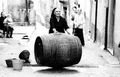 Volere la botte piena e la moglie ubriaca and other Italian proverbs